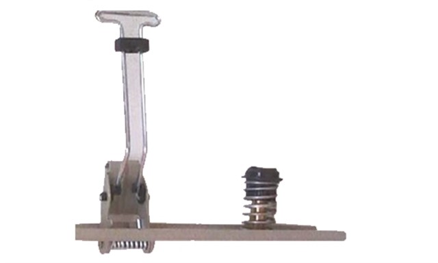 MOTOR KAPUT KILIT KARSILIGI E.M CLIO I