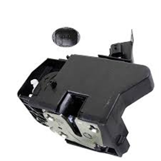 SOL ARKA KAPI KILIDI SANDERO