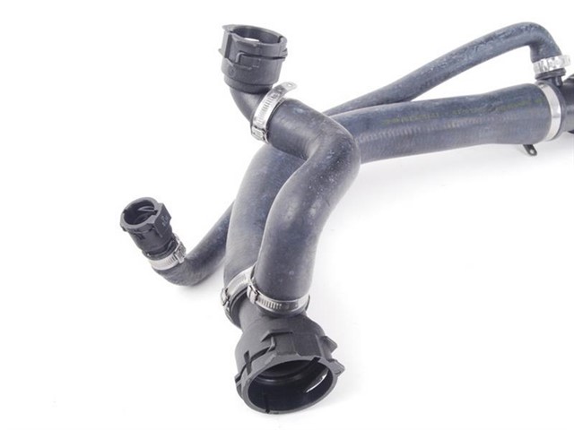 RADYATOR HORTUMU UST E60