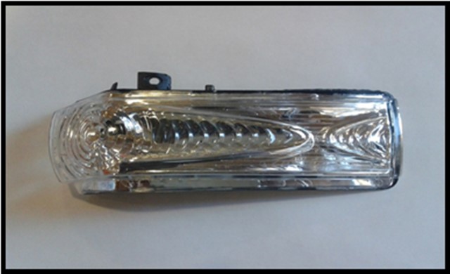 DIS DIKIZ AYNA SINYALI SAG DOBLO III