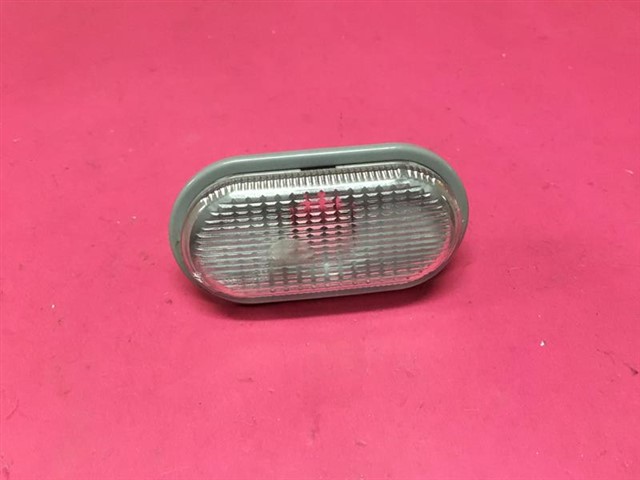 CAMURLUK SINYALI BEYAZ RENAULT KANGOO 97 CLIO II 98 05 MEGANE I 96 SCENIC I 96 MASTER II 01 TRAFIC II 06 TWINGO 96 GRI CERCEVELI