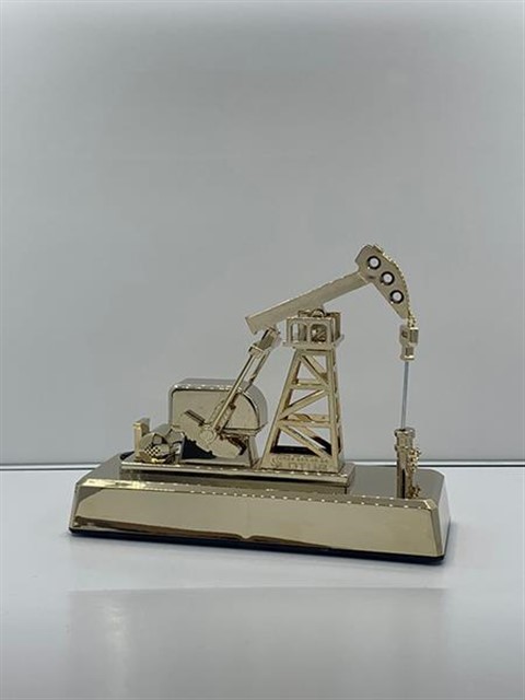 MASA USTU PLAKET PETROL POMPASI HAREKETLI ALTIN KAPLAMA ABS 26X22X9CM 2 ADET KALEM PILLE CALISIR MAKET