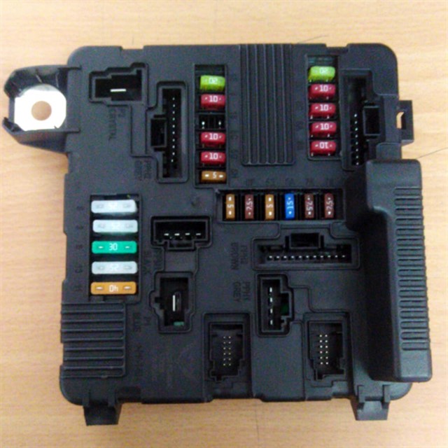 SIGORTA KUTUSU MEGANE II OTOMATIK ARACLAR ICIN