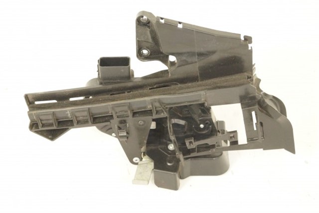 KALKAN. SOL. ANAHTARSIZ GIRIS SISTEMI ILE FOCUS 2004 / FOCUS CMAX 2003