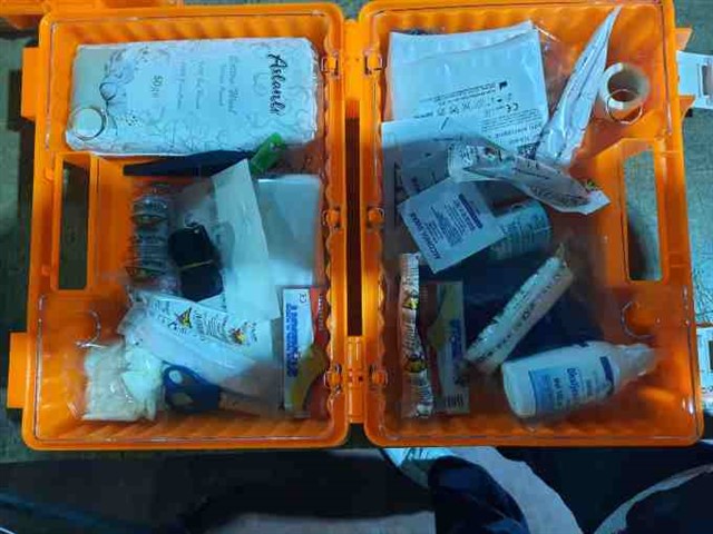 PLS. ISYERI ILKYARDIM SETI LUX DUVARA MONTE EDILEBILIR HIRDAVAT