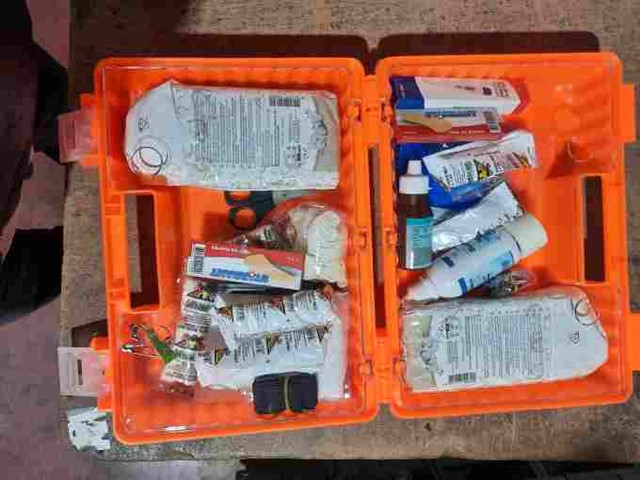 PLS. ISYERI ILKYARDIM SETI ULTRA LUX DUVARA MONTE EDILEBILIR HIRDAVAT