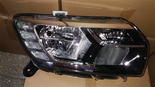 FAR SAG LEDLI SANDERO 16