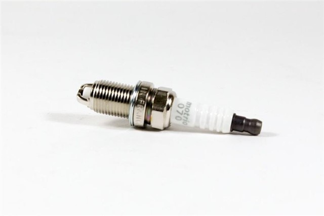 BUJI R9 - R19 - MGN - CLIO - PALIO - MAREA - 106 - 206 - CORSA - ASTRA - VECTRA CIFT TIRNAK